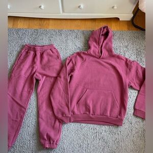 Berry Comfrt sweatshirt and sweatpants set!!